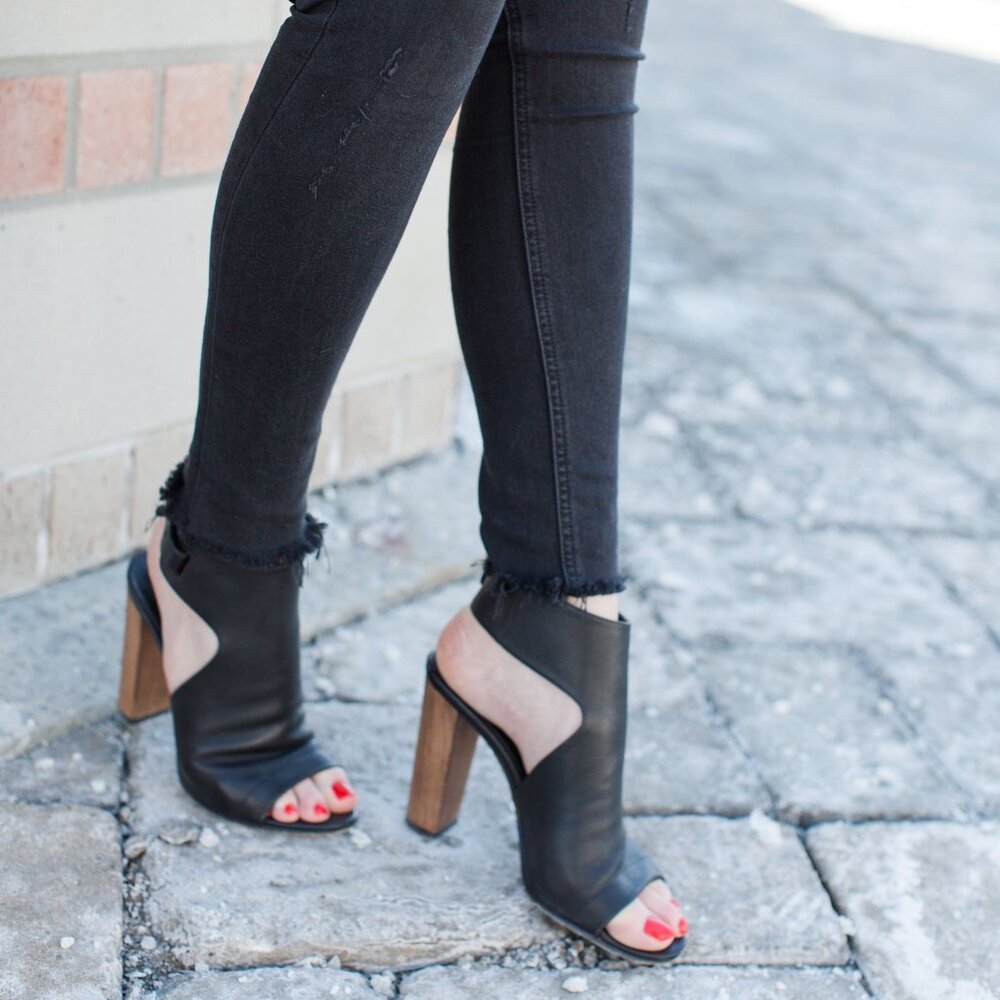 GUC Vince Addie Leather Peep-Toe Cut Out Ankle Bootie Wood Block Chunky Heel